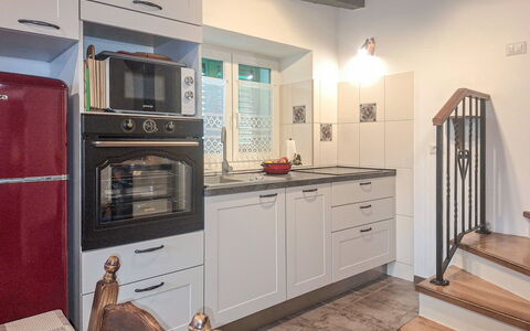 Villa Malini: Meubles, Sol, Cuisine, Appareil De Cuisine, Design Intérieur, Cabinetry, Comptoir, Sol, Principaux Appliance, Bois