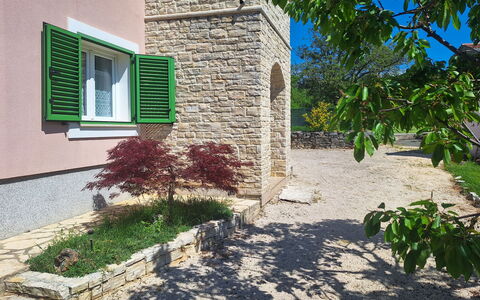 Villa Malini: Mur, Arbuste, Brique, Mur De Pierre, Brickwork, Jardin, Dalle, Aménagement Paysager, Allée