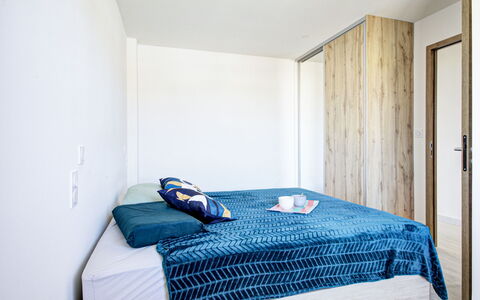 Le Marigny: Lit, Design Intérieur, Chambre, Mur, Sol, Sol, Literie, Drap De Lit, Bois, Meubles