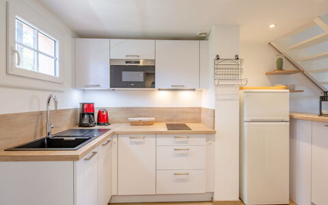 Panorama: Comptoir, Cabinetry, Propriété, Evier, Bâtiment, Évier, Cuisine, Appareil De Cuisine, Cuisinière, Bois