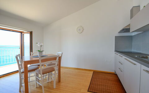 Sveti Juraj 105: Propriété, Meubles, Cabinetry, Bâtiment, Bois, Sol, Comptoir, Sol, Design Intérieur, Tache De Bois