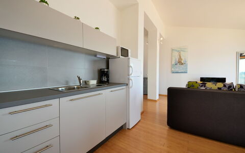 Sveti Juraj 105: Cabinetry, Comptoir, Meubles, Robinet, Cuisinière, Tiroir, Bâtiment, Appareil De Cuisine, Cuisine, Design Intérieur