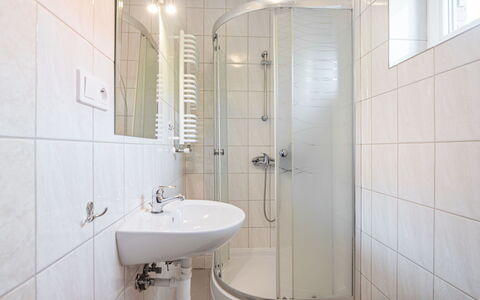 Nostalgia: Salle De Bains, Design Intérieur, Luminaire Plomberie, Mur, Sol, Sol, Lavabo, Plomberie, Évier, Robinet