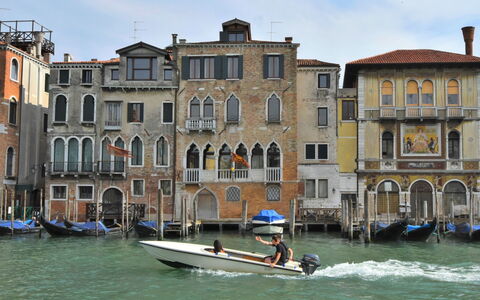 Venice 800: Ciel, Bâtiment, Monde, Éclairage, Architecture, Skyscraper, Neige, Loisir, Ville, Gelé
