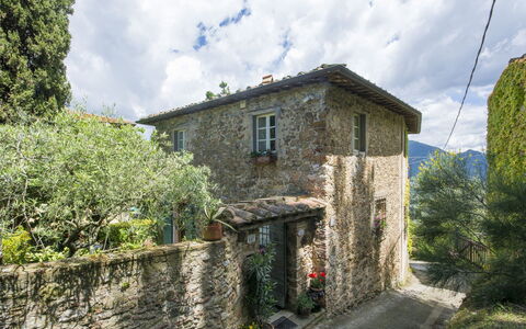 Casaccia: Propriété, Maison, Chalet, Bâtiment, Village, Zone Rurale, Architecture, Arbre, Paysage, Toit