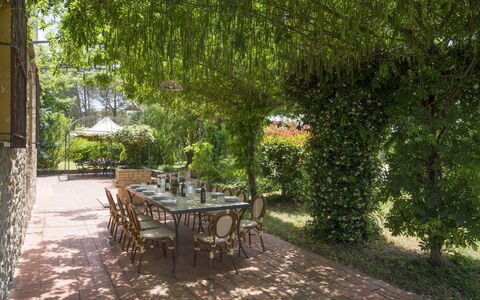 Il Leccio: Propriété, Arbre, Paysage Naturel, Table, Meubles, Immobilier, Botanique, Jardin, Cour, Maison