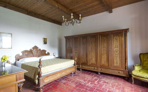 Il Leccio: Chambre, Pièce, Meubles, Propriété, Drap De Lit, Lit, Plafond, Cadre De Lit, Sol, Design Intérieur