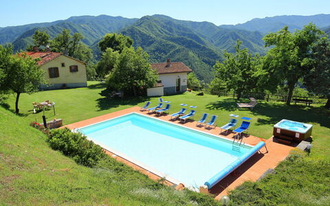 Marradi 800: Ciel, Plante, Bâtiment, Propriété, Piscine, Montagne, Arbre, La Nature, Maison, Rectangle