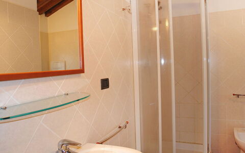 Gambassi Terme 840: Salle De Bains, Pièce, Propriété, Luminaire Plomberie, Tuile, Architecture, Maison, Douche, Immobilier, Design Intérieur