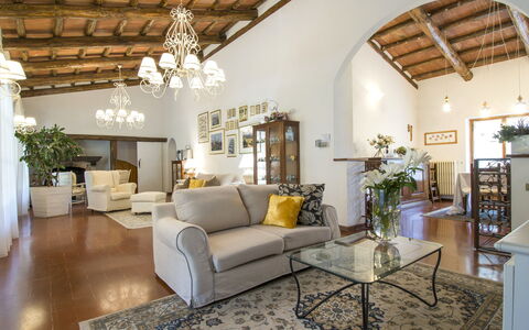 Camporbiano: Salon, Pièce, Design Intérieur, Propriété, Bâtiment, Plafond, Meubles, Hall, Immobilier, Sol