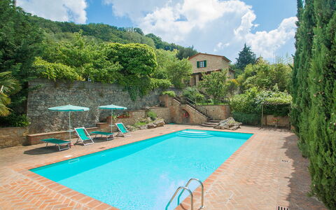 Le Pergole: Piscine, Propriété, Immobilier, Loisir, Maison, Vacances, Bâtiment, Biens, Herbe, Villa