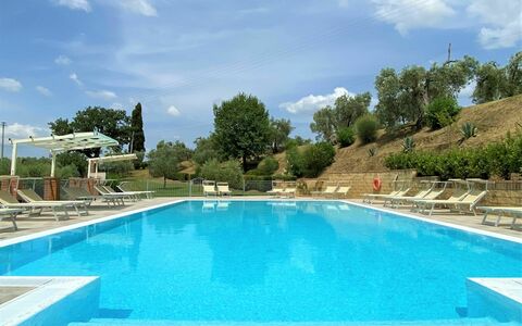Volterra 819: L'Eau, Nuage, Ciel, Plante, Piscine, La Nature, Arbre, Rectangle, Mobilier De Jardin, Ombre