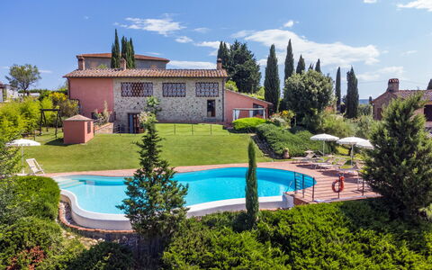 Casa Mori: Ciel, Nuage, L'Eau, Plante, Propriété, Bâtiment, Bleu Azur, Arbre, Piscine, Paysage Naturel