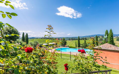 Casa Mori: Nuage, Ciel, Plante, Fleur, La Nature, L'Eau, Paysage Naturel, Arbre, Piscine, Herbe