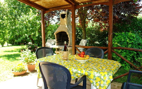 Castellina in Chianti 865: Propriété, Tableau De Plein Air, Pièce, Table, Bâtiment, Patio, Immobilier, Meubles, Maison, Porche