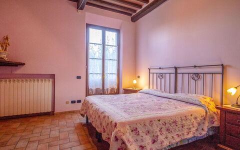 Castellina in Chianti 865: Chambre, Lit, Pièce, Propriété, Meubles, Drap De Lit, Cadre De Lit, Design Intérieur, Bâtiment, Literie