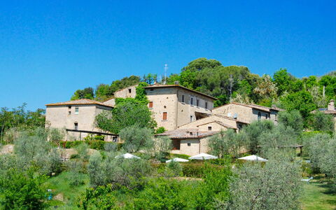 Castellina in Chianti 890: Ciel, Plante, Bâtiment, Paysage Naturel, Fenêtre, Bleu, Arbre, Maison, Lot Terre, Végétation
