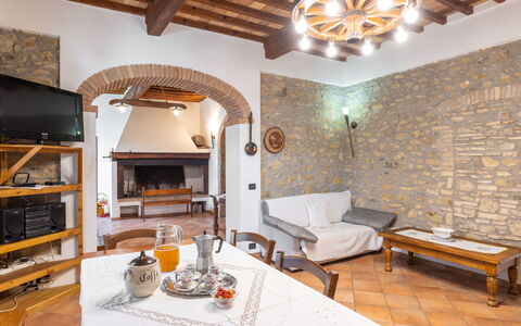 Castellina in Chianti 890: Propriété, Meubles, Design Intérieur, Éclairage, Bois, Salon, Cabinetry, Architecture, Maison, Table