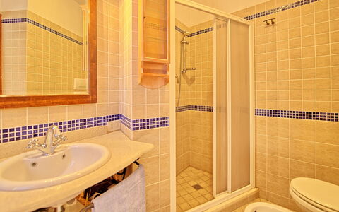 Casa Vasco: Salle De Bains, Propriété, Pièce, Tuile, Design Intérieur, Immobilier, Architecture, Bâtiment, Maison, Luminaire Plomberie