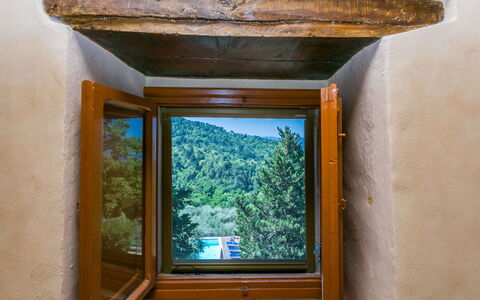 Reggello 840: Bâtiment, Fenêtre, Bois, Rectangle, L'Eau, Maison, Ombre, Tache De Bois, Design Intérieur, Plante