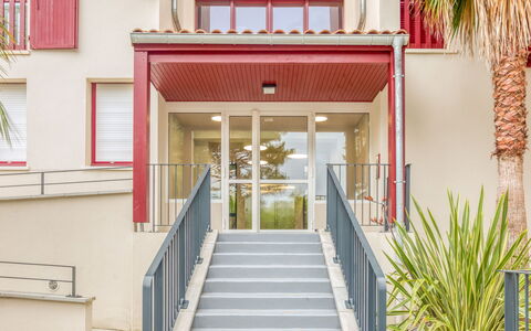 Hossegor 320: Propriété, Plante, Bâtiment, Fenêtre, Escaliers, Architecture, Quartier, Porte, Zone Résidentielle, Façade