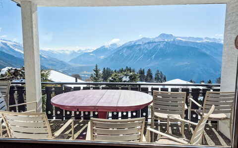 Chalet Aglaia: Montagnes Relief, Meubles, Montagne, Chaîne De Montagnes, Chaise, Colline, Mobilier De Jardin, Station De Montagne, Crête, Balcon