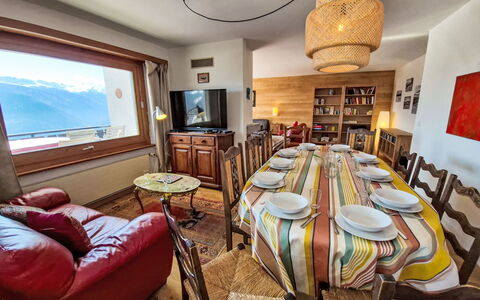 Chalet Aglaia: Meubles, Bois, Design Intérieur, Pièce, Sol, Plafond, Sol, Chaise, Appartement, Canapé