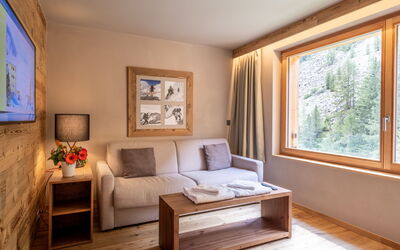 Swisspeak Resorts Zinal 9000.98: Bois, Design Intérieur, Sol, Sol, Pièce, Salon, Dur, Plafond