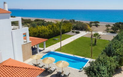 Gennadi Luxury Villa with Pr. Pool