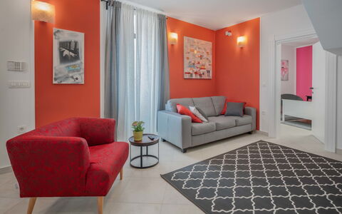 Amberg: Pièce, Meubles, Propriété, Design Intérieur, Orange, Salon, Rouge, Sol, Bâtiment, Plafond