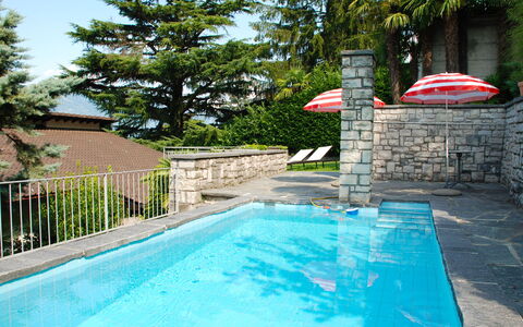 Aldesago 525: L'Eau, Plante, Propriété, Bâtiment, Piscine, Ciel, Bleu Azur, Arbre, Ombre, Herbe