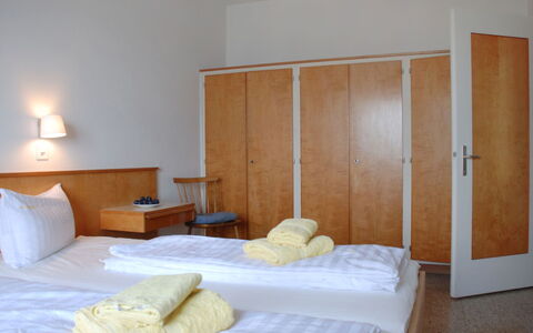 Aldesago 525: Chambre, Lit, Meubles, Pièce, Propriété, Drap De Lit, Cadre De Lit, Matelas, Design Intérieur, Mur