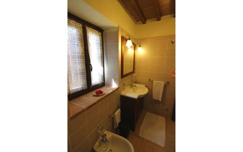 Poggio del Fabbro: Pièce, Propriété, Salle De Bains, Lavabo, Bâtiment, Luminaire Plomberie, Architecture, Maison, Design Intérieur, Toilette