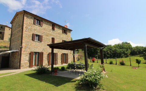 Poggio del Fabbro: Plante, Ciel, Propriété, Nuage, Bâtiment, Fenêtre, Arbre, Lot Terre, Herbe, Maison