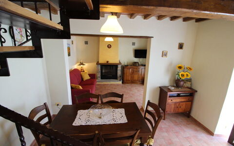 Poggio del Fabbro: Propriété, Pièce, Bâtiment, Maison, Meubles, Immobilier, Design Intérieur, Salle À Manger, Chalet, Table