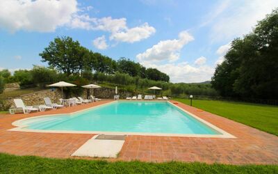 Podere Le Fornaci: Piscine, Propriété, Herbe, Biens, Loisir, Immobilier, Pelouse, Arrière-Cour, Maison, Zone Résidentielle