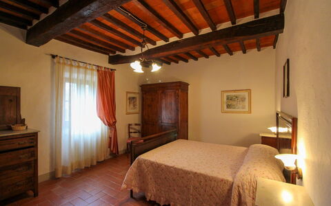 Borgo di Usciano: Meubles, Mur, Design Intérieur, Chambre, Bois, Lit, Sol, Plafond, Sol, Pièce
