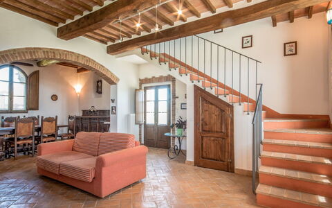 Vanessa: Bâtiment, Propriété, Pièce, Sol, Faisceau, Plafond, Design Intérieur, Maison, Grenier, Meubles