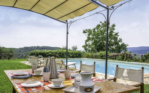 Villa la Piaggia: Propriété, Table, Immobilier, Maison, Domicile, Bâtiment, Ombre, Patio, Biens, Arbre
