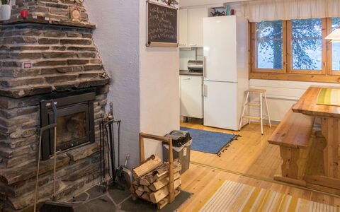 Purnukylä 4: Bois, Plafond, Meubles, Pièce, Chalet, Dur, Tache De Bois, Cabane En Rondins, Chaise, Planche