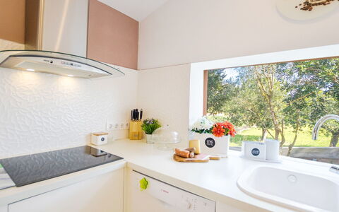 Can Marc: Propriété, Blanc, Pièce, Salle De Bains, Design Intérieur, Maison, Immobilier, Bâtiment, Jaune, Architecture