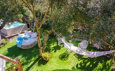 Can Marc: Arbre, Herbe, Immobilier, Maison, Plante, Pelouse, Cour, Paysage, Jardin