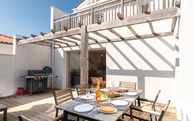 Les Patios de Flore 801.2: Canapé, Meubles, Propriété, Table, Cadre, Fenêtre, Bleu Azur, Design Intérieur, Éclairage, Confort