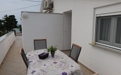 Vir 119: Propriété, Meubles, Plante, Fenêtre, Table, Bâtiment, Ciel, Plante D'Appartement, Chaise, Ombre