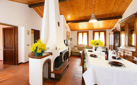 Posticcia Vecchia: Pièce, Propriété, Bâtiment, Design Intérieur, Meubles, Immobilier, Salle À Manger, Plafond, Sol, Table