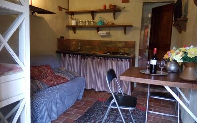 Ortensia: Meubles, Propriété, Table, Bois, Design Intérieur, Sol, Sol, Salon, Mur, Dur