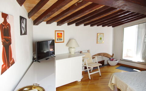Gli Artisti: Pièce, Propriété, Meubles, Design Intérieur, Bâtiment, Grenier, Plafond, Maison, Salon, Sol