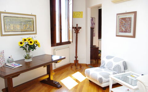 Gli Artisti: Pièce, Meubles, Propriété, Design Intérieur, Bâtiment, Salon, Jaune, Sol, Maison, Mur