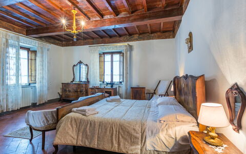 La Terrazza: Meubles, Chambre, Lit, Cadre De Lit, Plafond, Drap De Lit, Domicile, Literie, Sol, Pièce