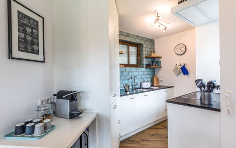 Nest: Propriété, Pièce, Bleu, Bâtiment, Immobilier, Design Intérieur, Maison, Meubles, Jaune, Cuisine